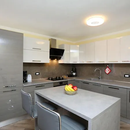 Victory-3 By Interhome * Raša