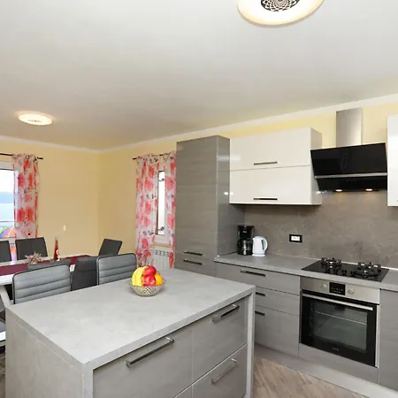 Victory-3 By Interhome