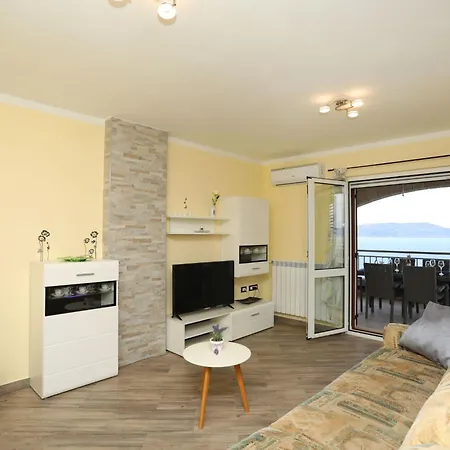 Victory-3 By Interhome