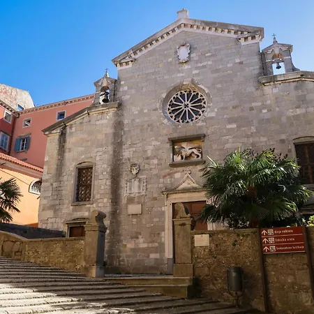 Victory-3 By Interhome アパート Raša